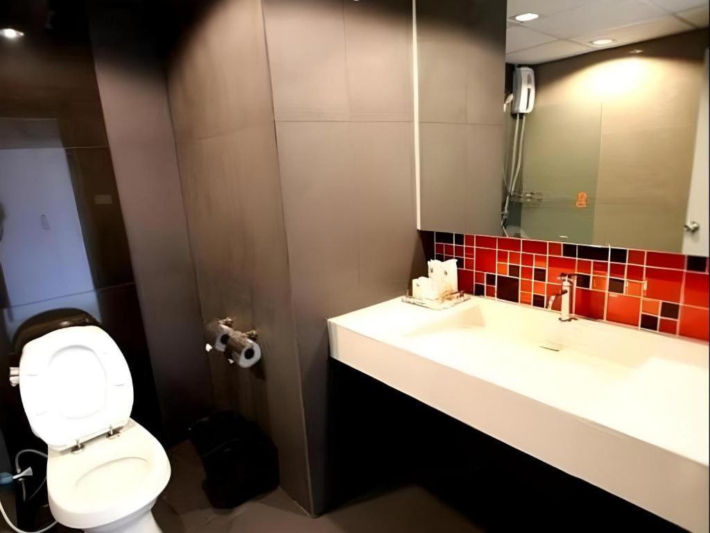 The Regent Ubon Hotel Убон Ратчатани Екстериор снимка